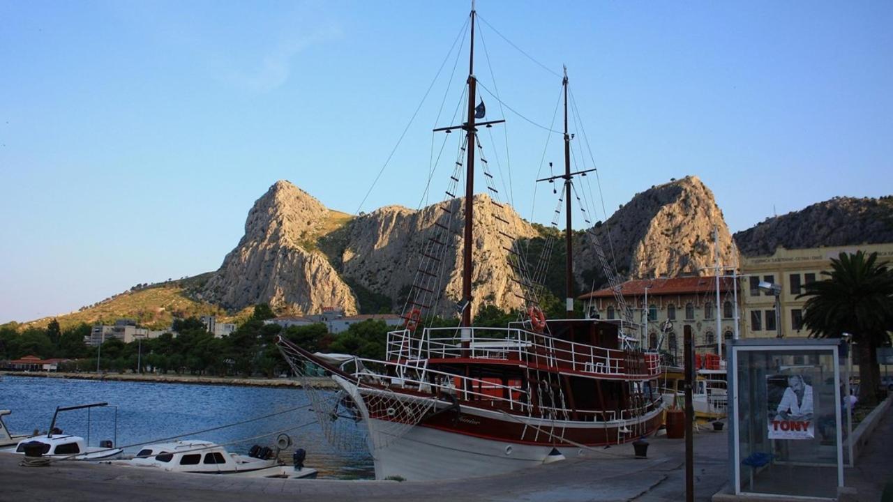 Apartman R.R. Omis Exterior photo