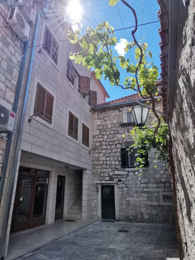 Apartman R.R. Omis Exterior photo